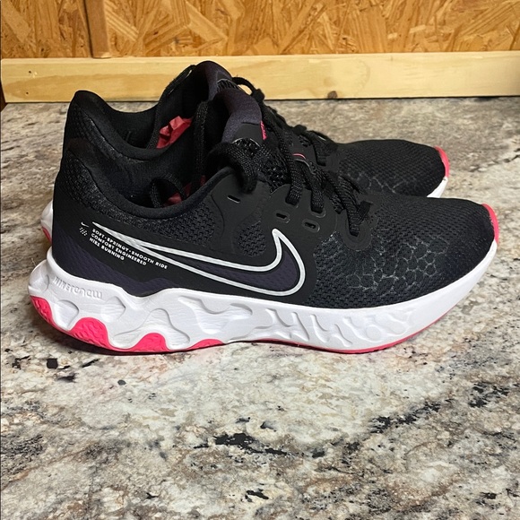 Nike Shoes - Nike Renew Ride women’s size 8.5